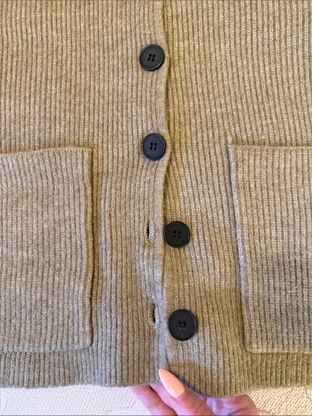 Classic oversized Ribbed Button Cardigan - Picture 4 of 6